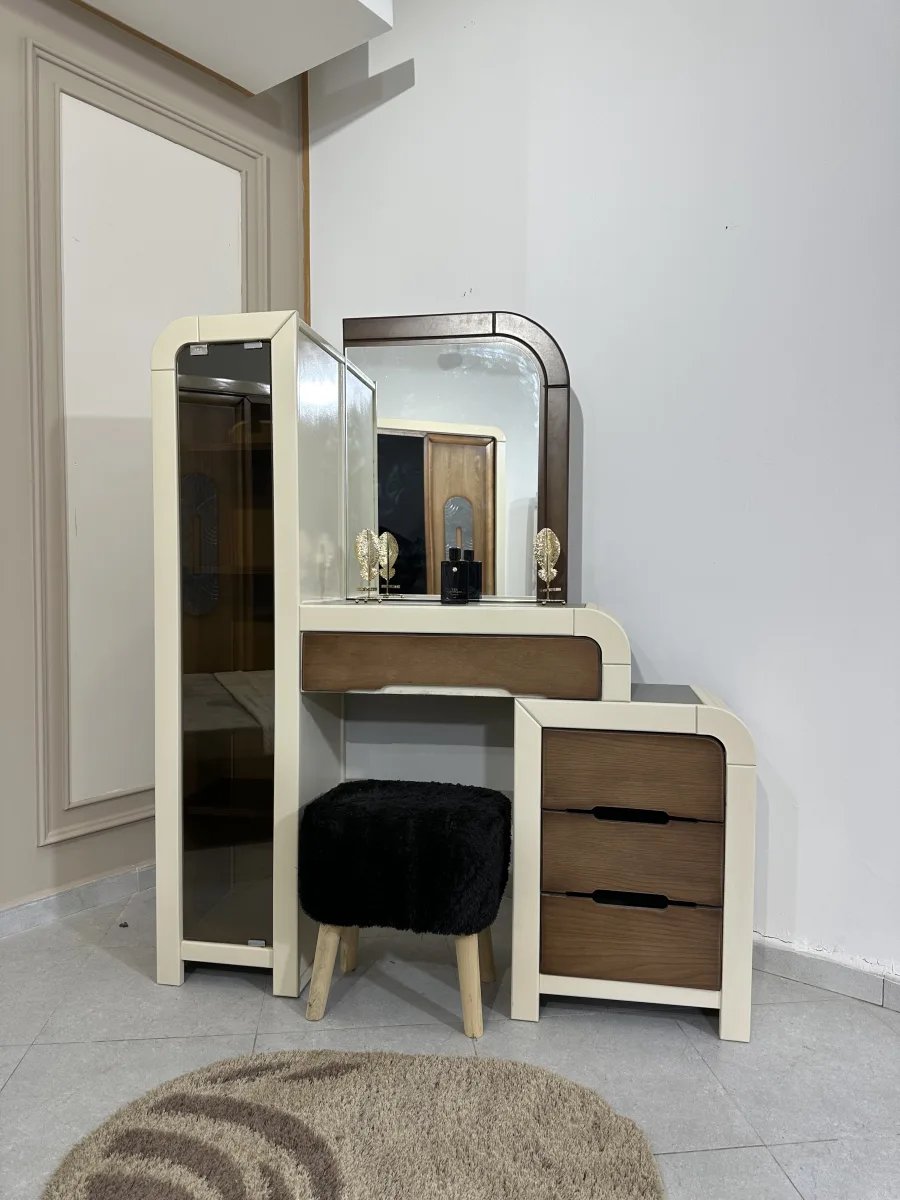 LA PIERRE ROYALE Bedroom Set