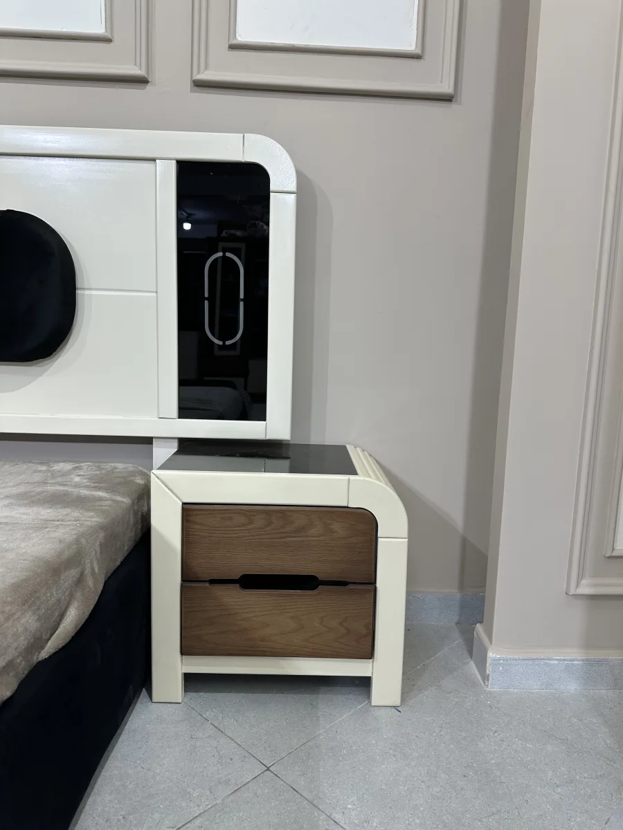 LA PIERRE ROYALE Bedroom Set
