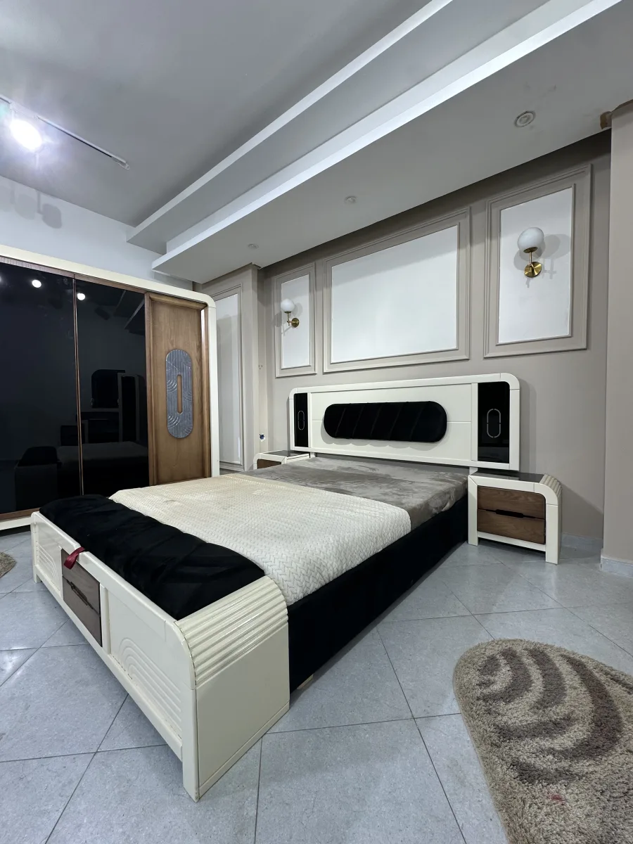 LA PIERRE ROYALE Bedroom Set