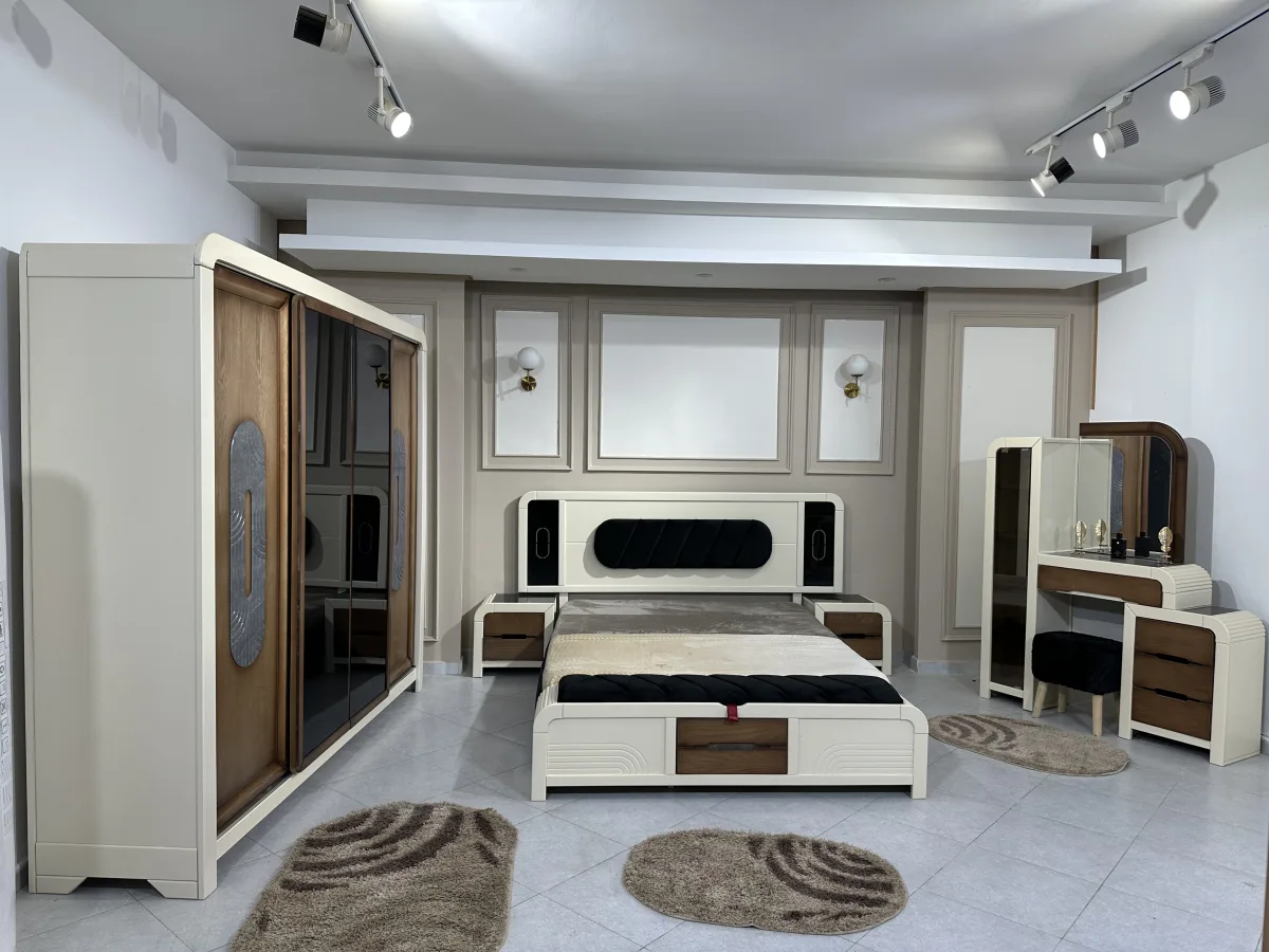 LA PIERRE ROYALE Bedroom Set