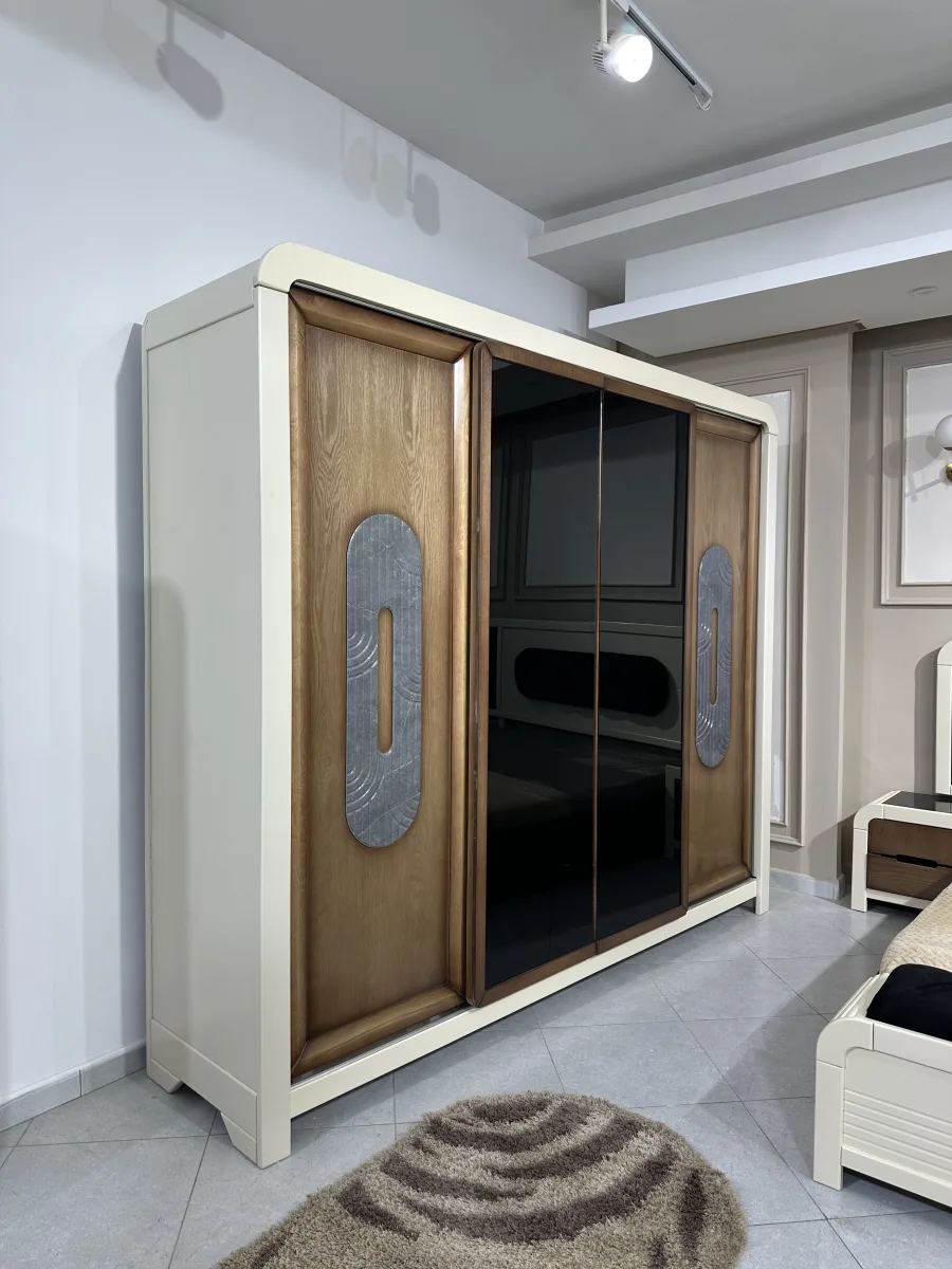 LA PIERRE ROYALE Bedroom Set
