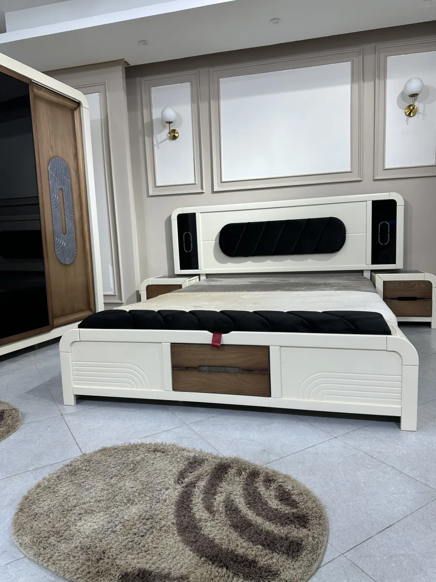 LA PIERRE ROYALE Bedroom Set